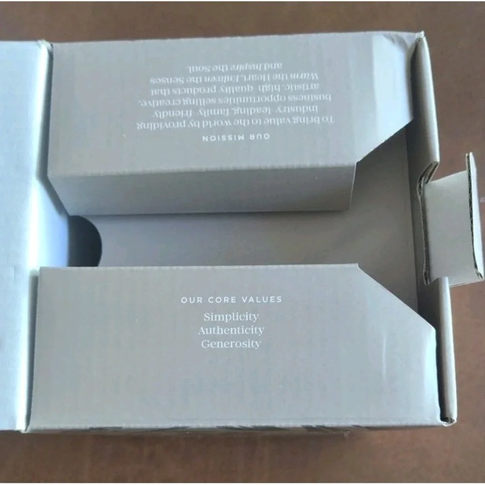 Scentsy Solo Fragrance Cartridge Diffuser Used 40 HRS 2 Cartridges New Open Box